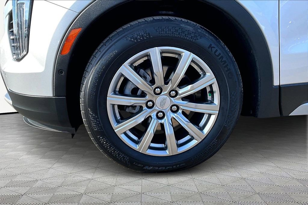 Used 2022 Cadillac XT4 Premium Luxury w/ Enhanced Visibility Package image 9
