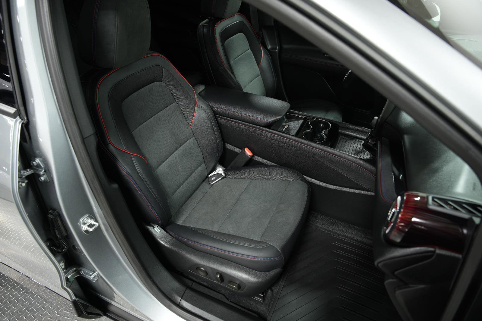 Used 2025 Chevrolet Blazer EV RS AWD/4WD image 17