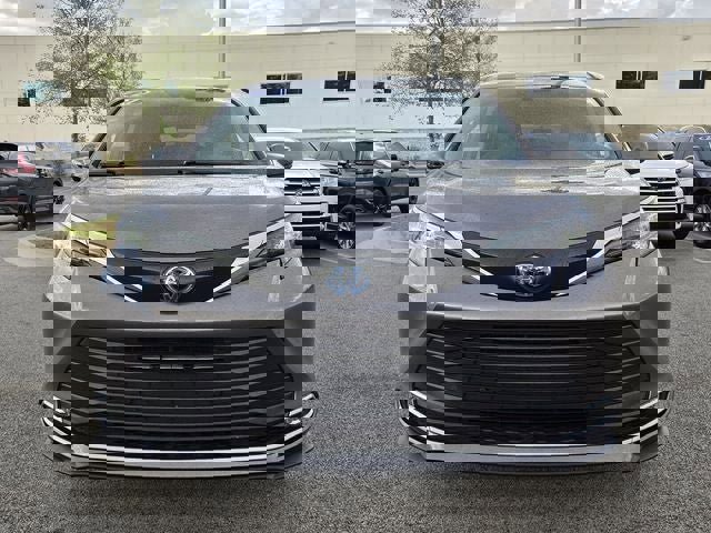 Used 2024 Toyota Sienna XLE image 11