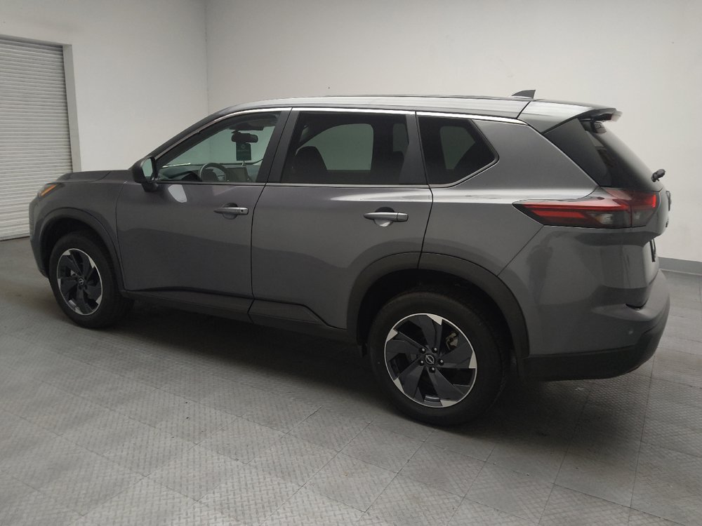 Used 2025 Nissan Rogue SV AWD/4WD image 3