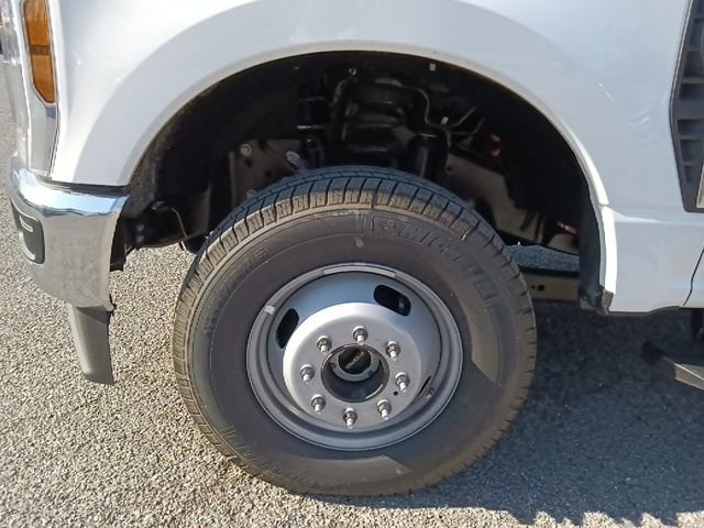 New 2026 Ford F350 XL w/ XL Chrome Package AWD/4WD image 11