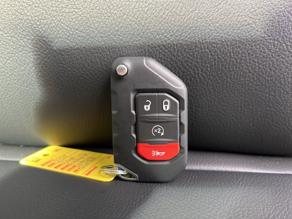 New 2025 Jeep Gladiator High Tide image 27