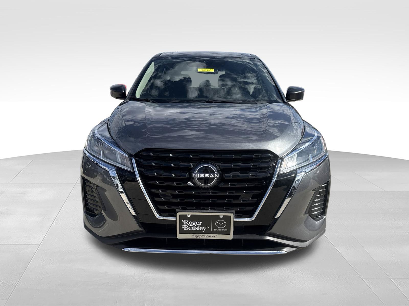 Used 2022 Nissan Kicks S FWD image 2