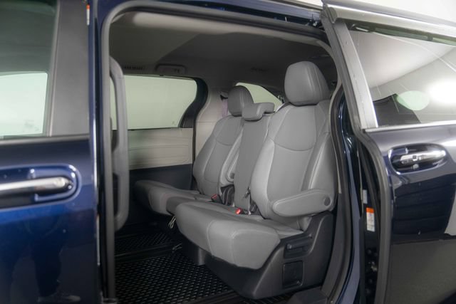 Used 2024 Toyota Sienna XLE FWD image 14