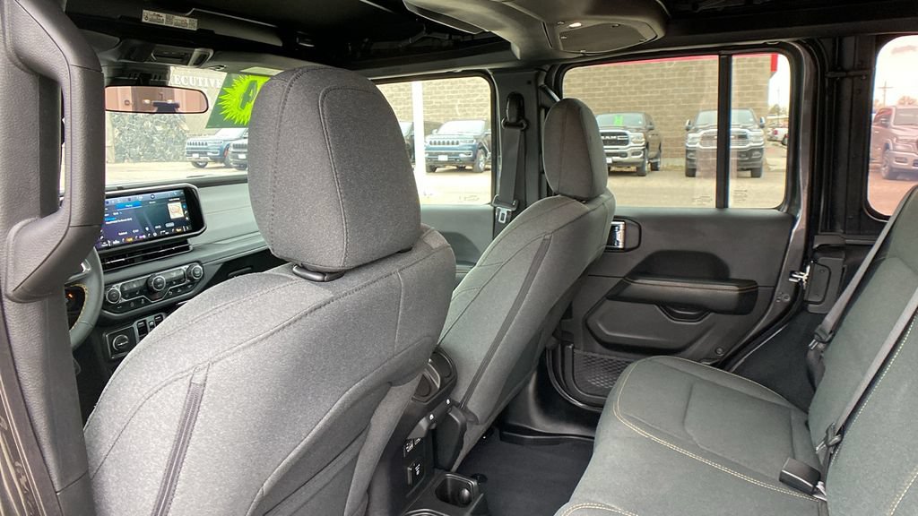 Used 2024 Jeep Wrangler Unlimited Sahara w/ Safety Group AWD/4WD image 23