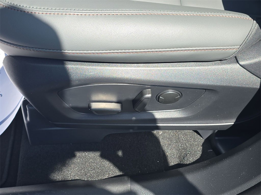Used 2025 Ford Explorer Active w/ Active Comfort Package image 17