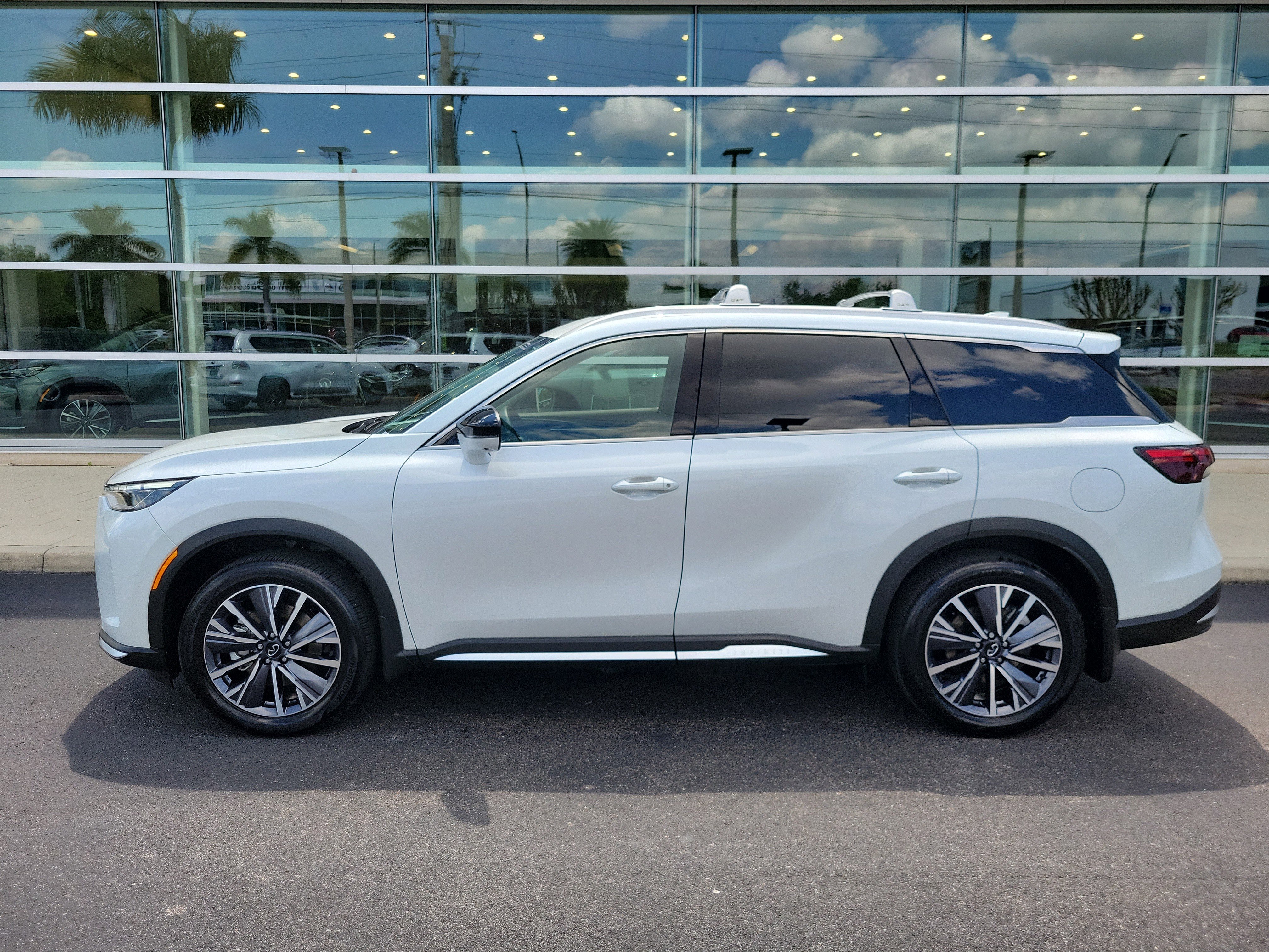 Certified 2026 INFINITI QX60 Luxe w/ Cargo Package image 7