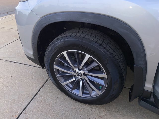 Used 2019 Toyota Highlander XLE image 25