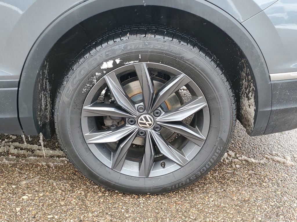 Used 2023 Volkswagen Tiguan SE image 32