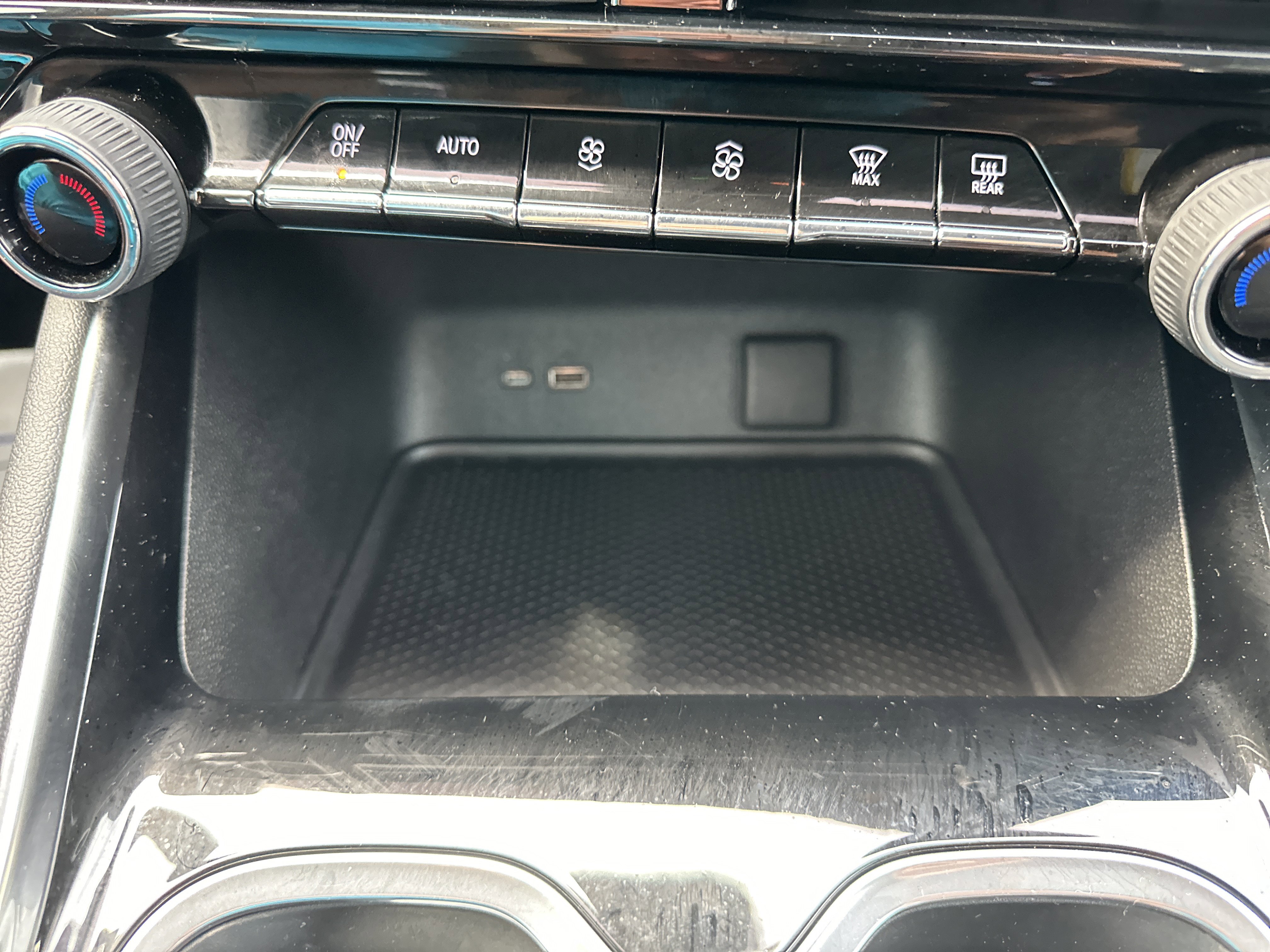 Used 2024 Chevrolet Traverse LS w/ Midnight/Sport Edition image 16