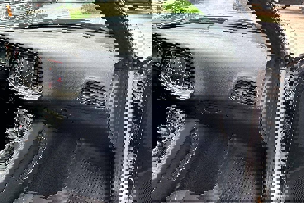 Used 2022 Dodge Challenger SXT w/ Driver Convenience Group image 16