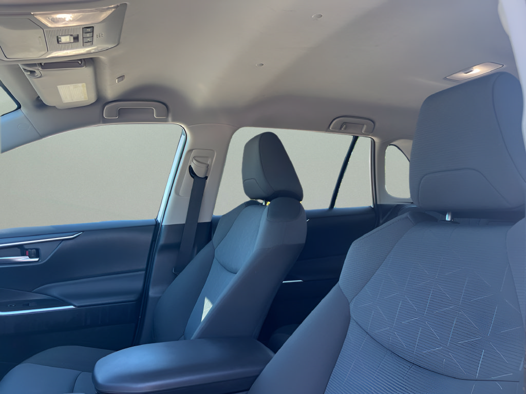 Used 2025 Toyota RAV4 XLE AWD/4WD image 15