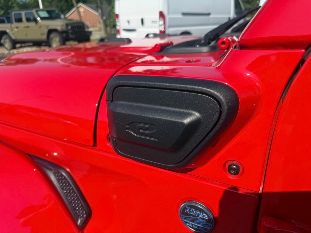 Used 2025 Jeep Wrangler Unlimited Sahara AWD/4WD image 11
