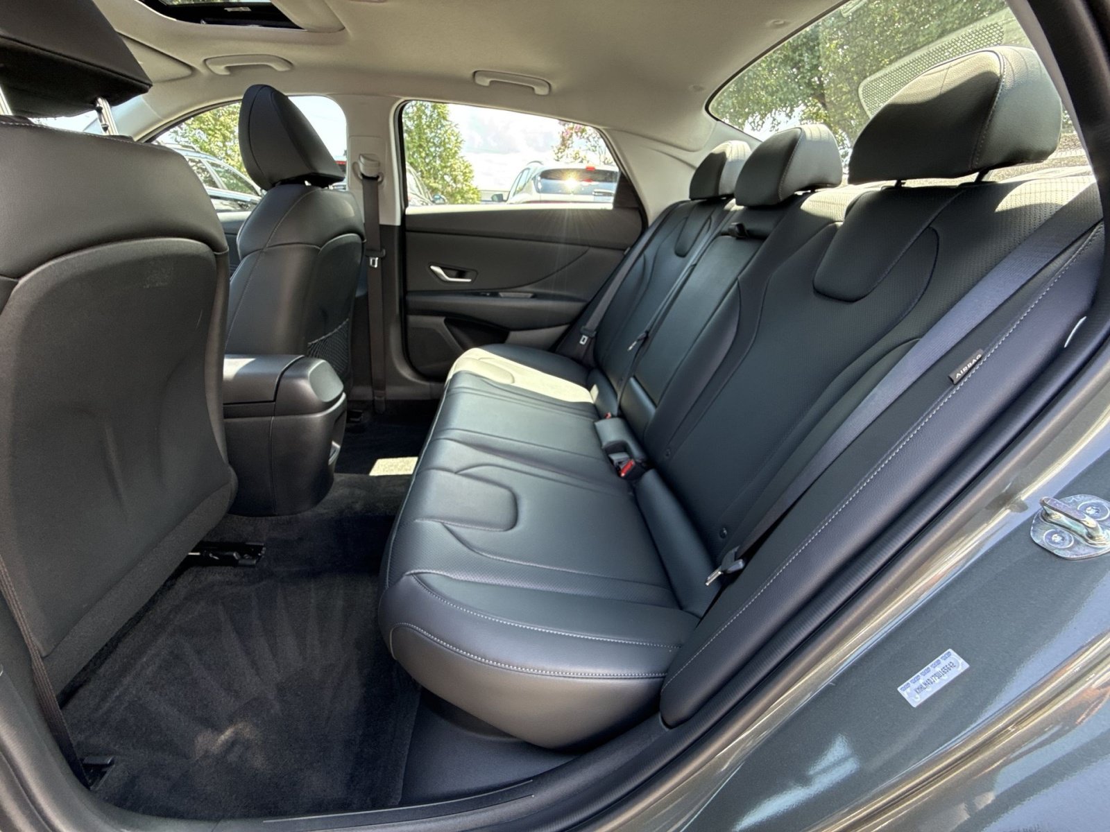 Used 2025 Hyundai Elantra Limited FWD image 25