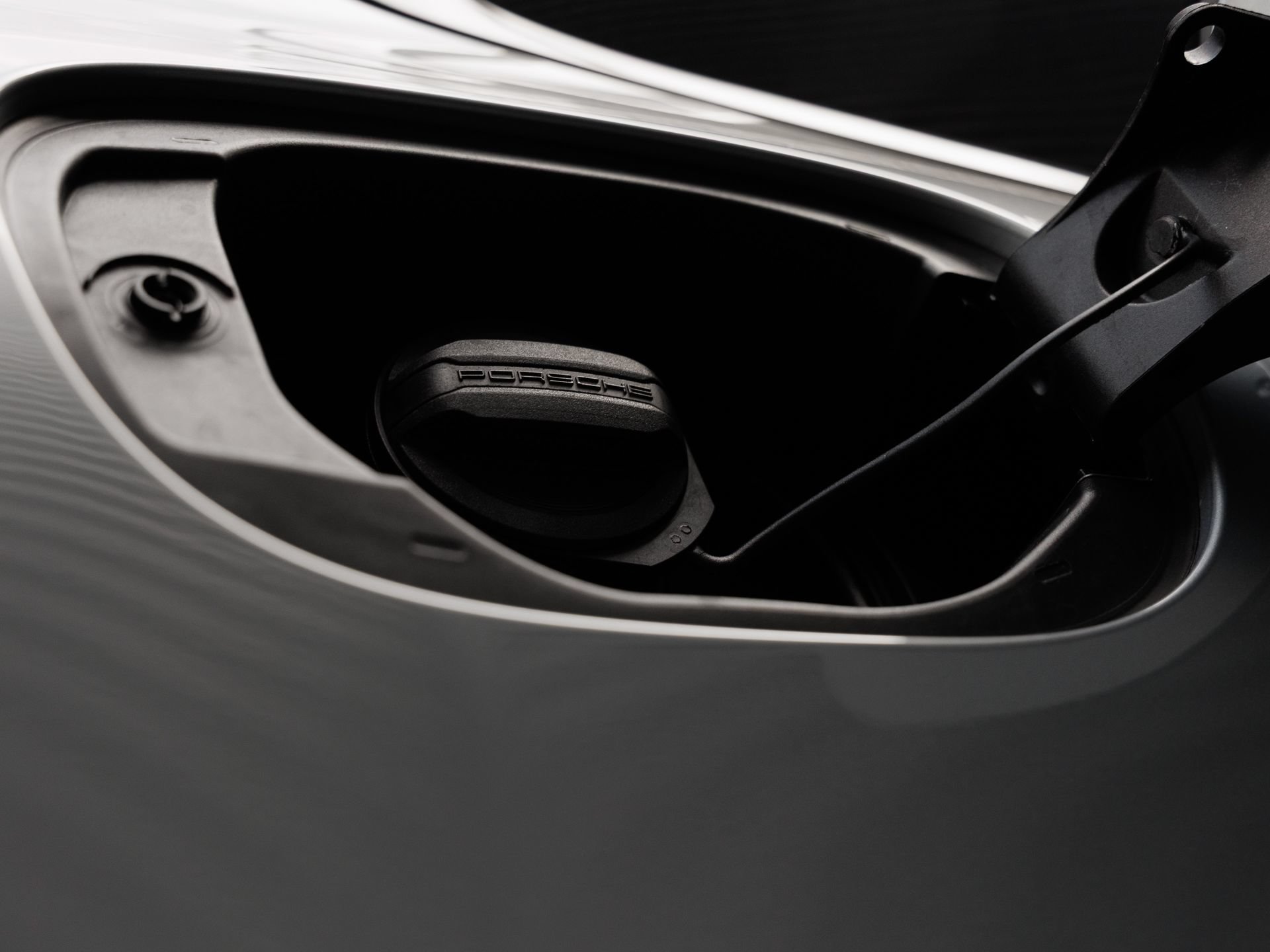 Certified 2026 Porsche Macan AWD/4WD image 30