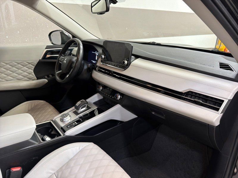 Used 2022 Mitsubishi Outlander SEL FWD image 4