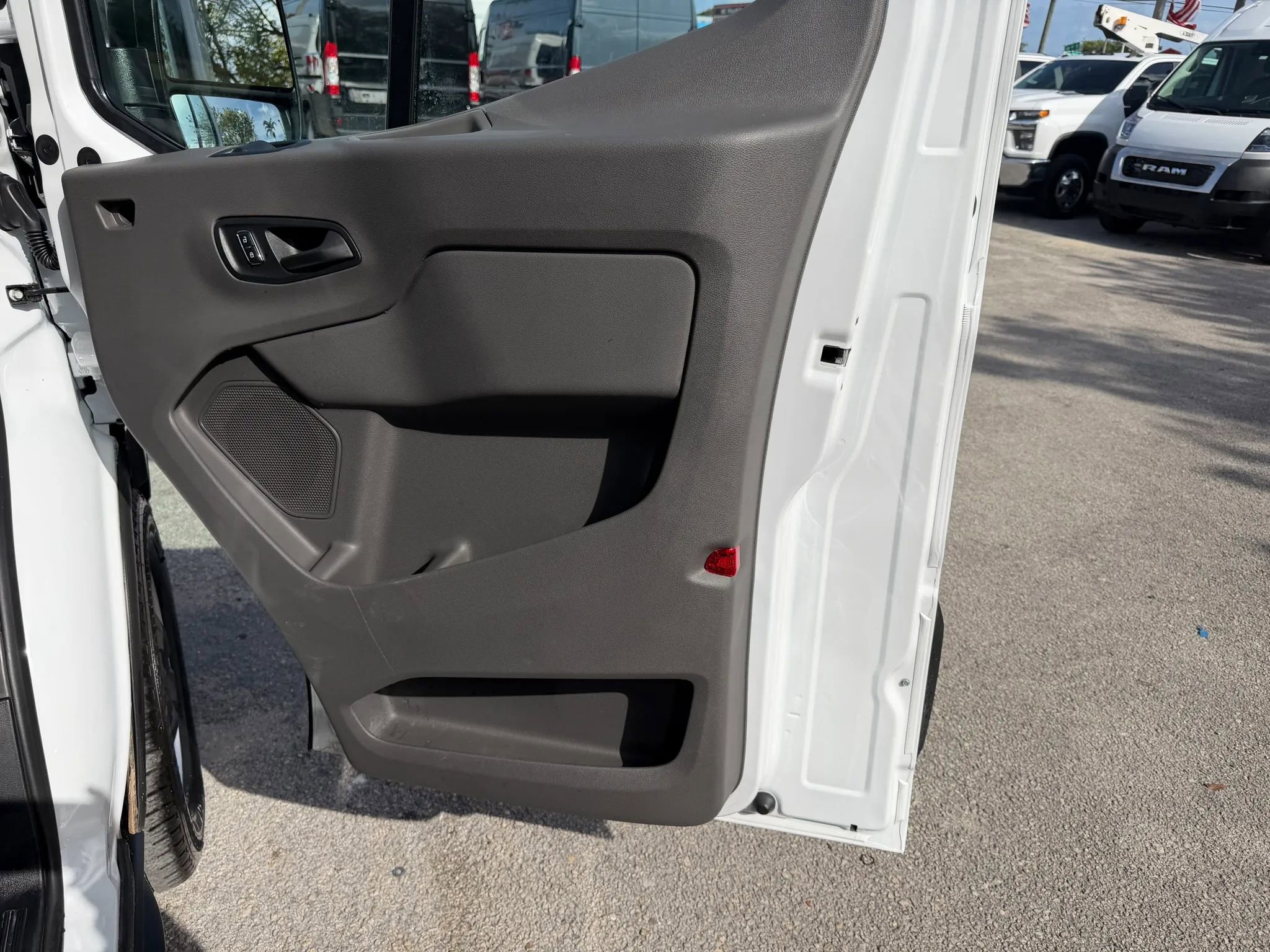 Used 2025 Ford Transit 250 148 Medium Roof image 17