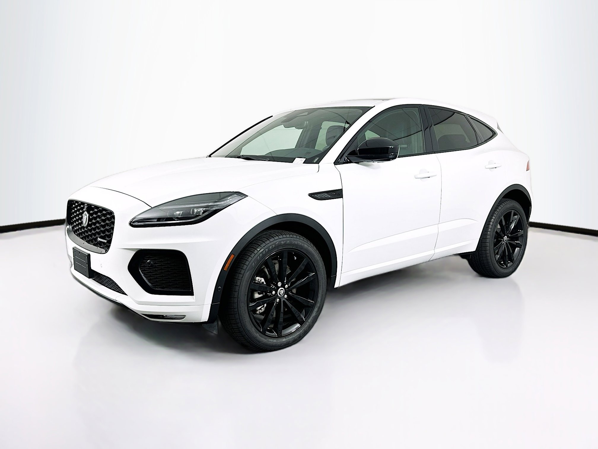 Used 2024 Jaguar E-PACE R-Dynamic SE image 3