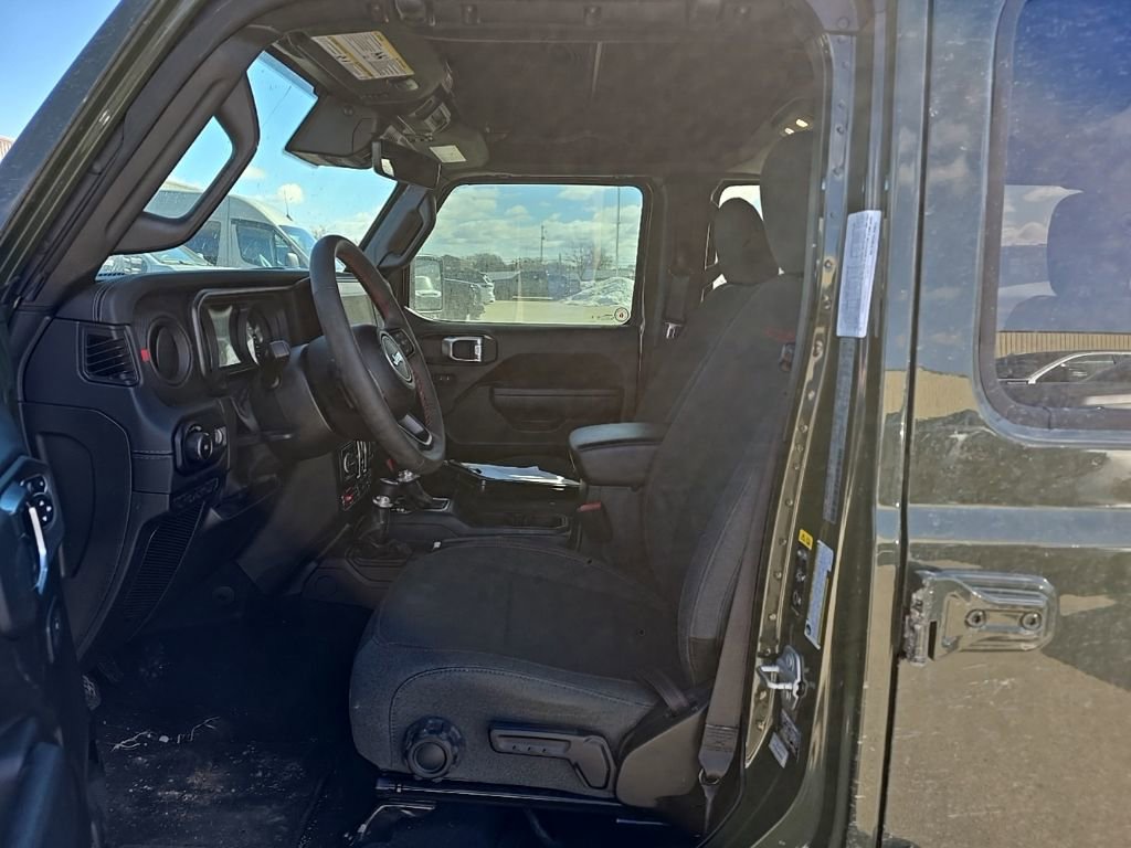 Used 2024 Jeep Wrangler Unlimited Rubicon w/ Technology Group image 7