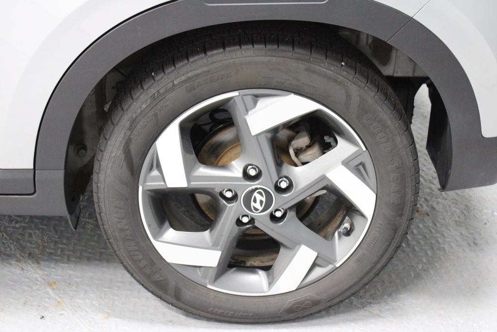 Used 2023 Hyundai Venue SEL FWD image 18
