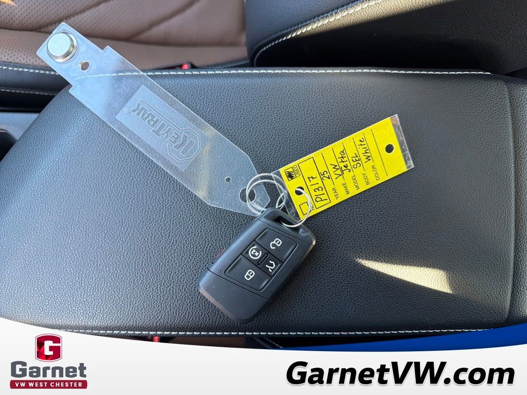 Used 2025 Volkswagen Jetta SEL image 30