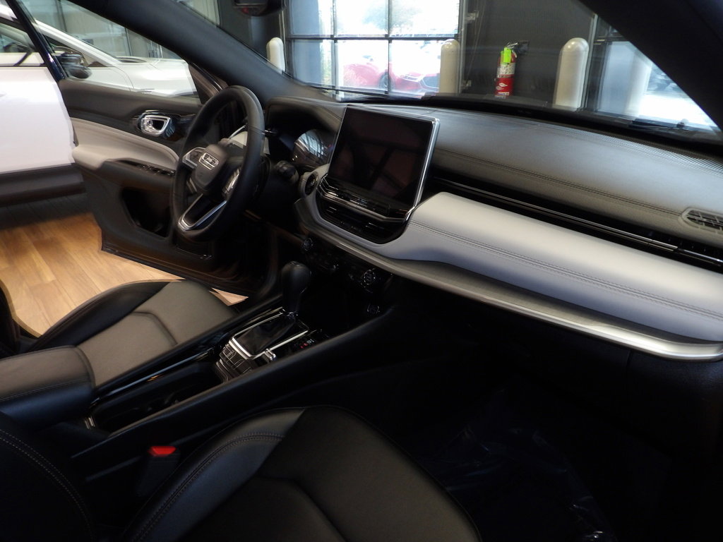 Used 2024 Jeep Compass Limited image 13