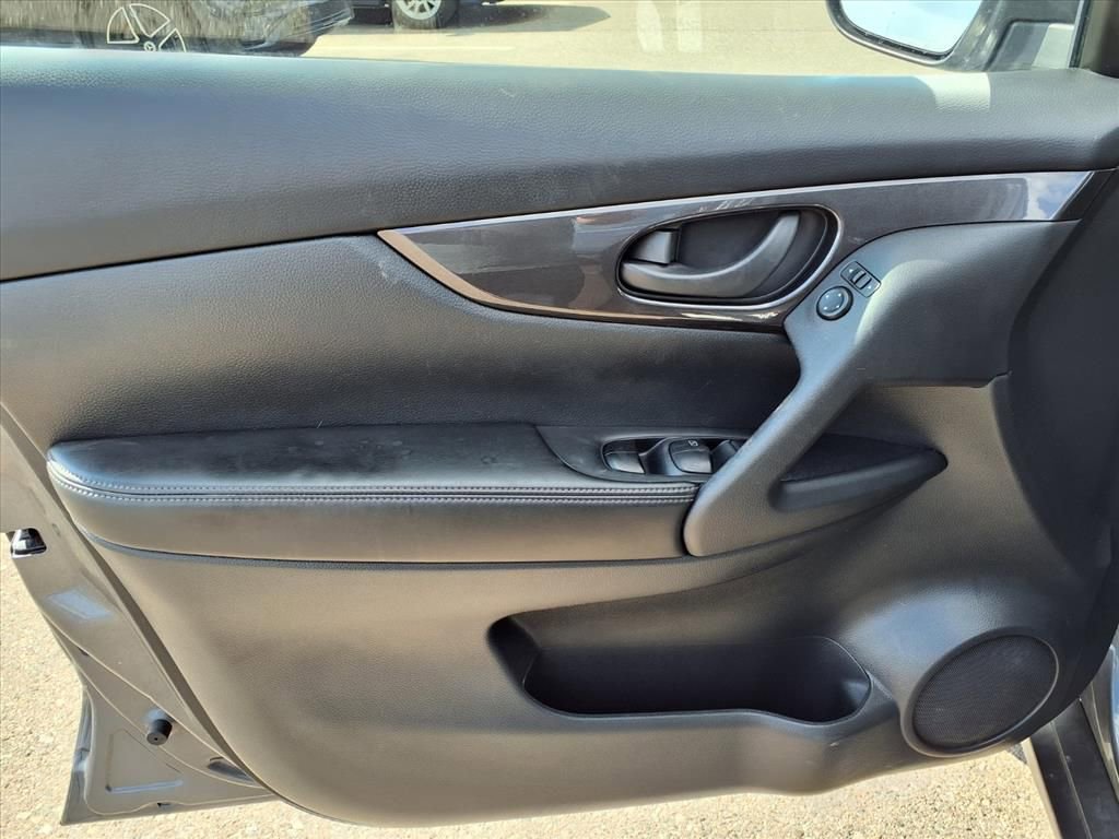 Used 2019 Nissan Rogue S image 14