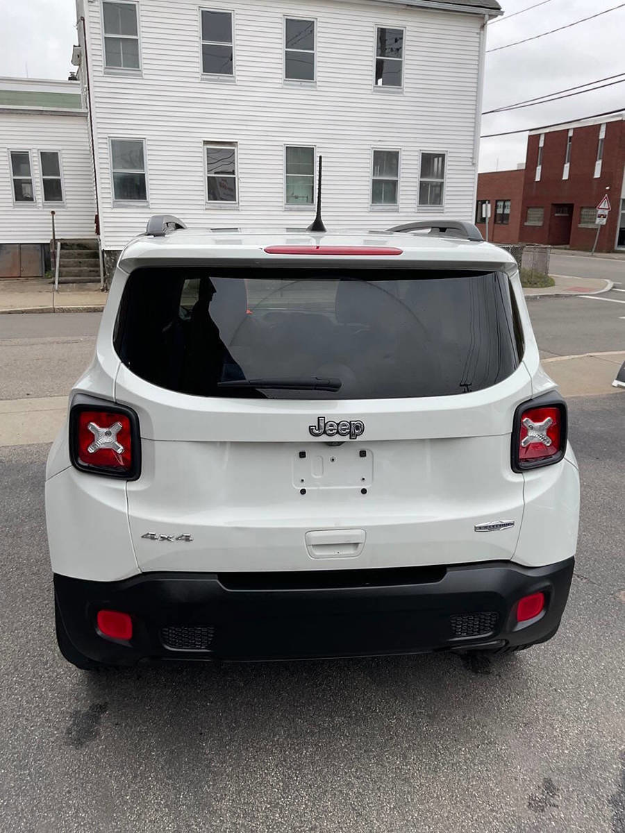Used 2018 Jeep Renegade Altitude image 4