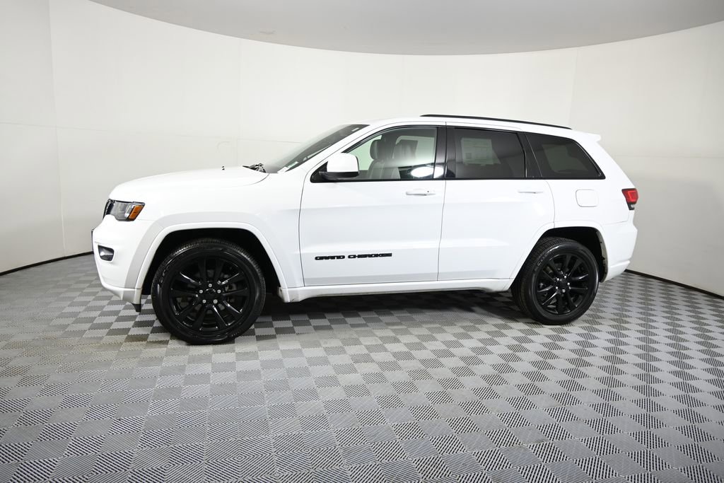 Used 2020 Jeep Grand Cherokee Altitude AWD/4WD image 2