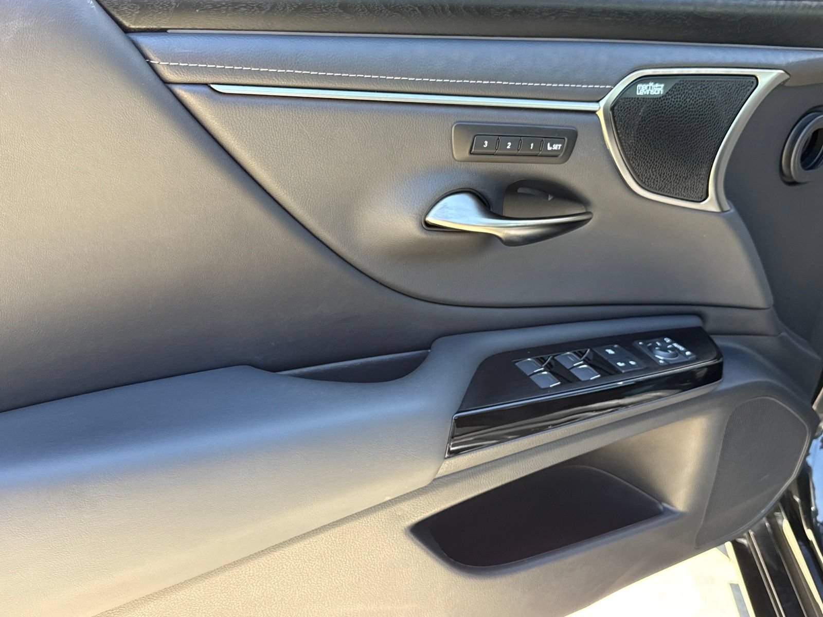 Used 2023 Lexus ES 300h w/ Accessory Package (Z1) FWD image 21