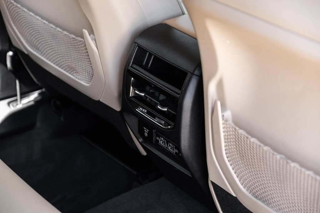 Used 2022 Jeep Grand Cherokee Limited RWD image 48