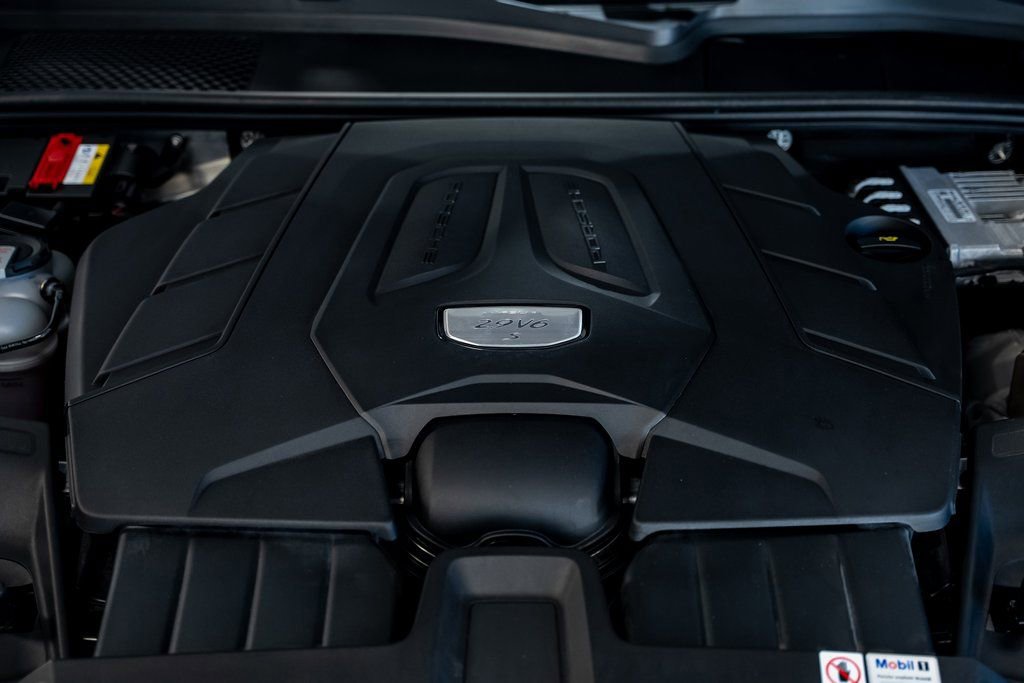 Used 2022 Porsche Cayenne S Platinum image 62