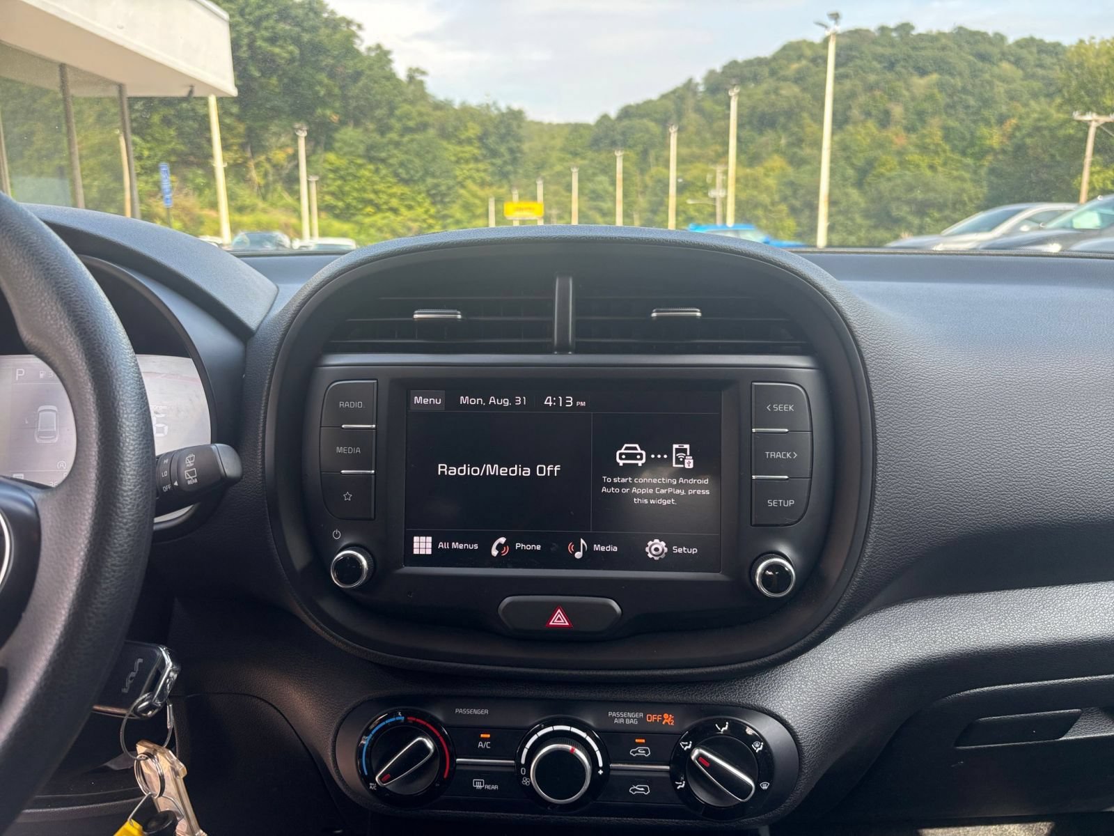 Used 2025 Kia Soul LX w/ LX Technology Package FWD image 16
