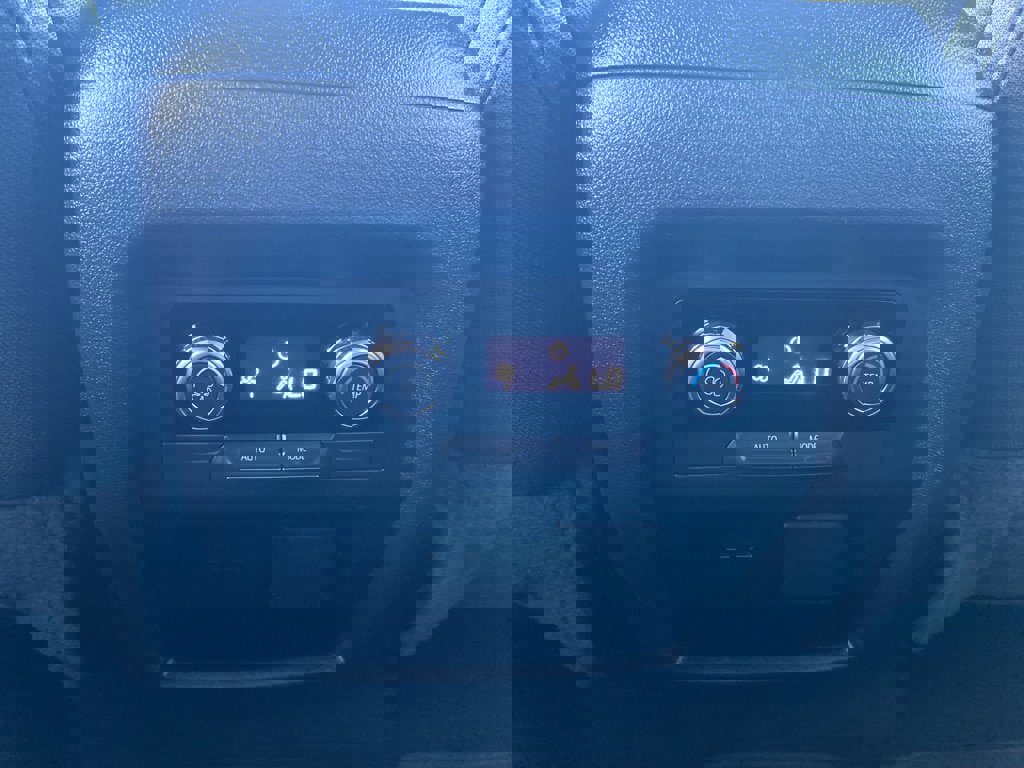 Used 2025 GMC Acadia Elevation image 31