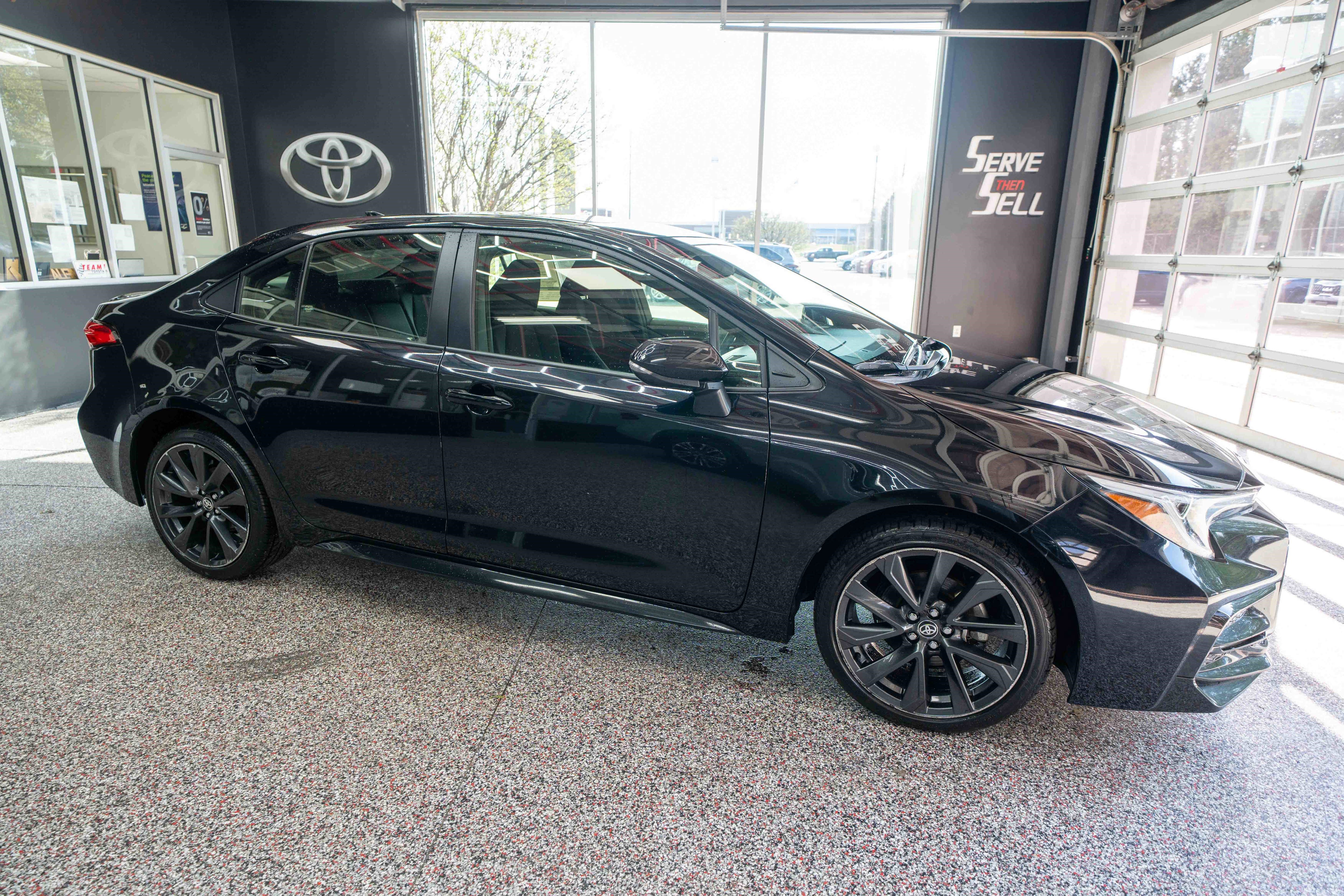 Used 2024 Toyota Corolla SE w/ SE Premium Package image 5