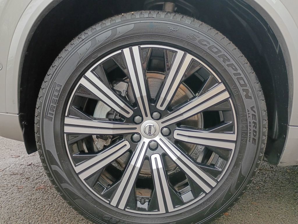 Used 2025 Volvo XC90 B6 Plus image 27
