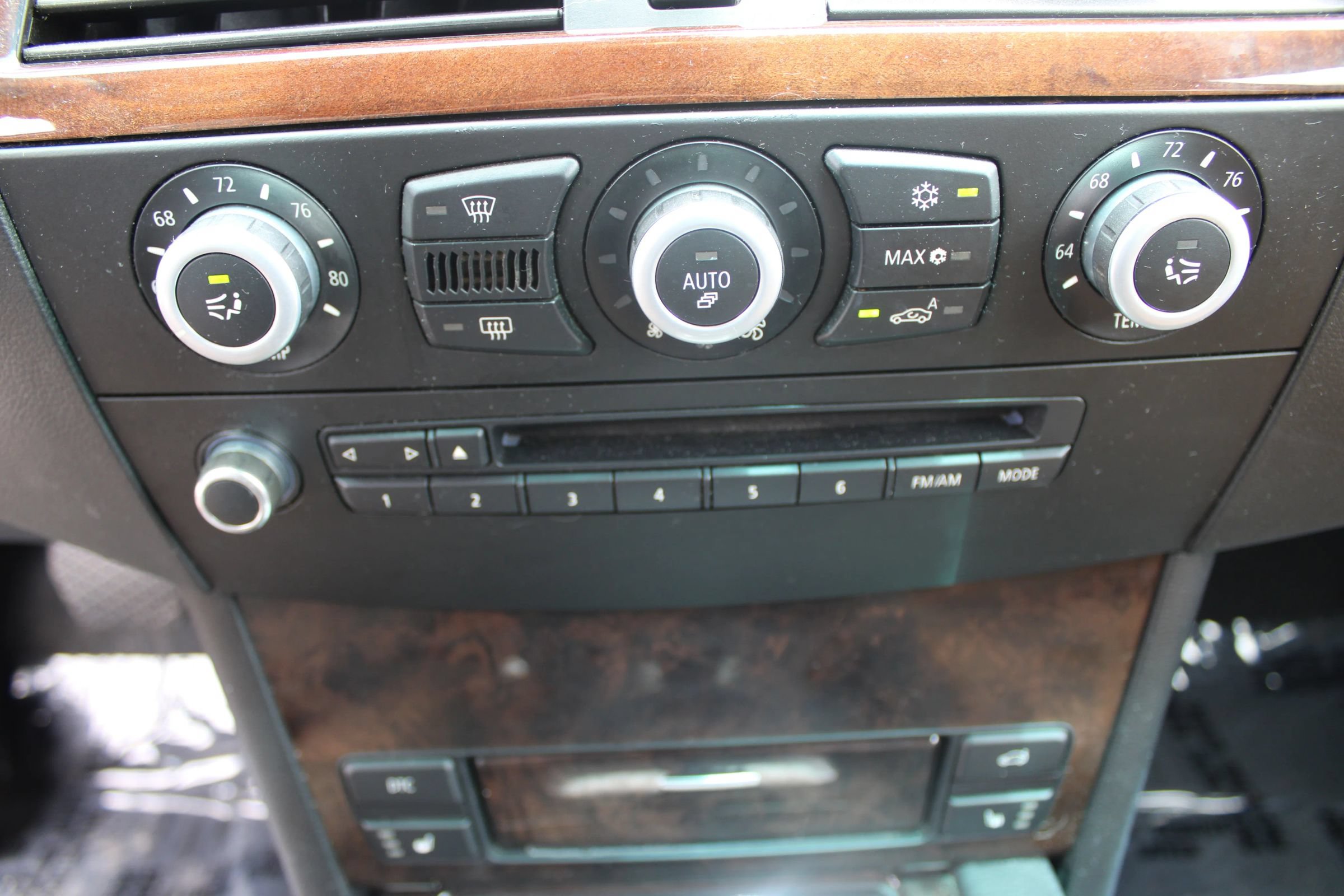 Used 2010 BMW 528i xDrive Sedan AWD/4WD image 15