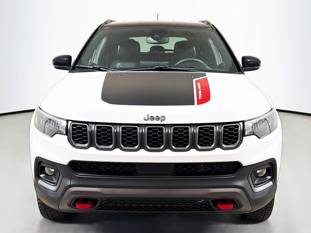 Used 2025 Jeep Compass Trailhawk AWD/4WD image 2
