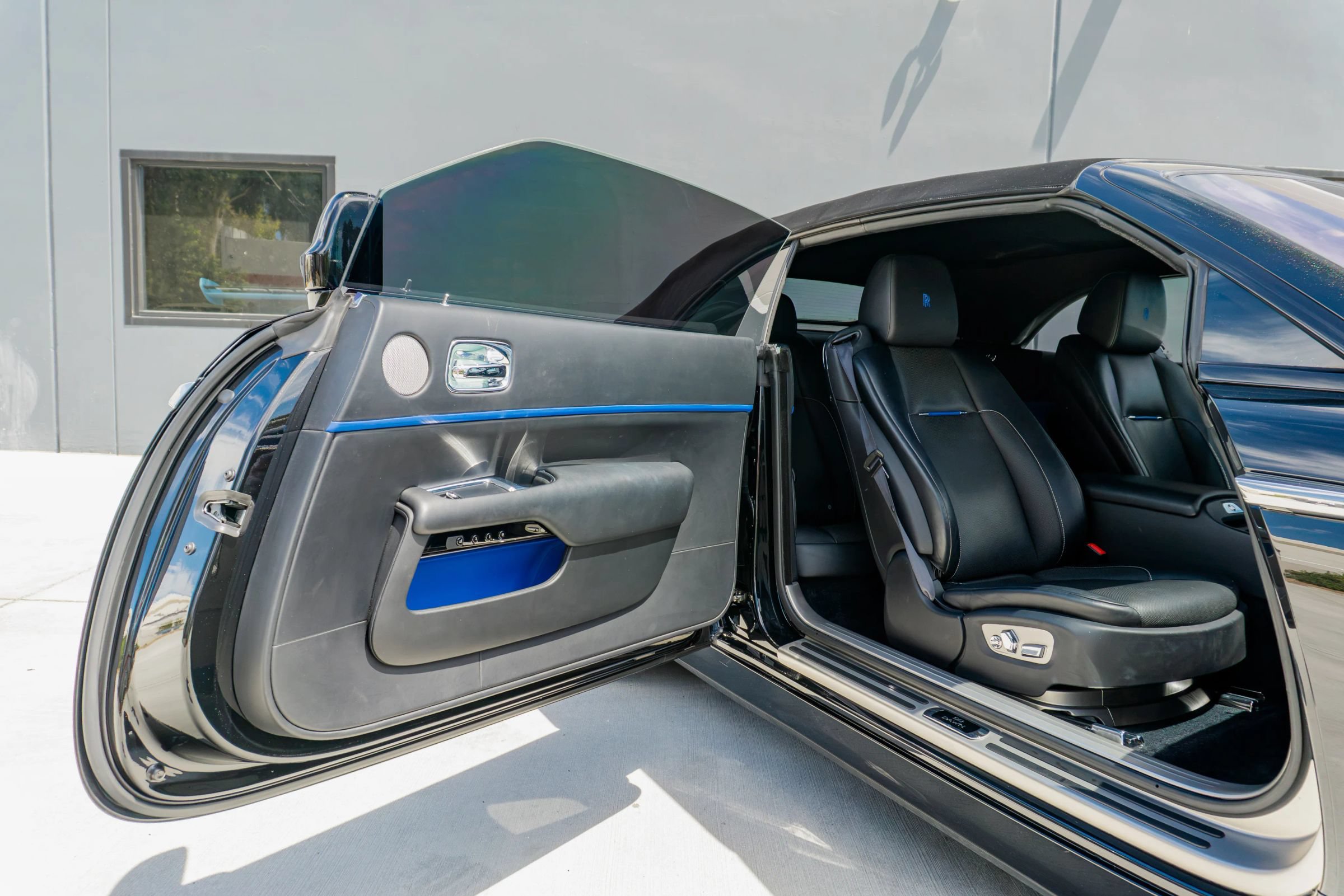 Used 2018 Rolls-Royce Dawn RWD image 54
