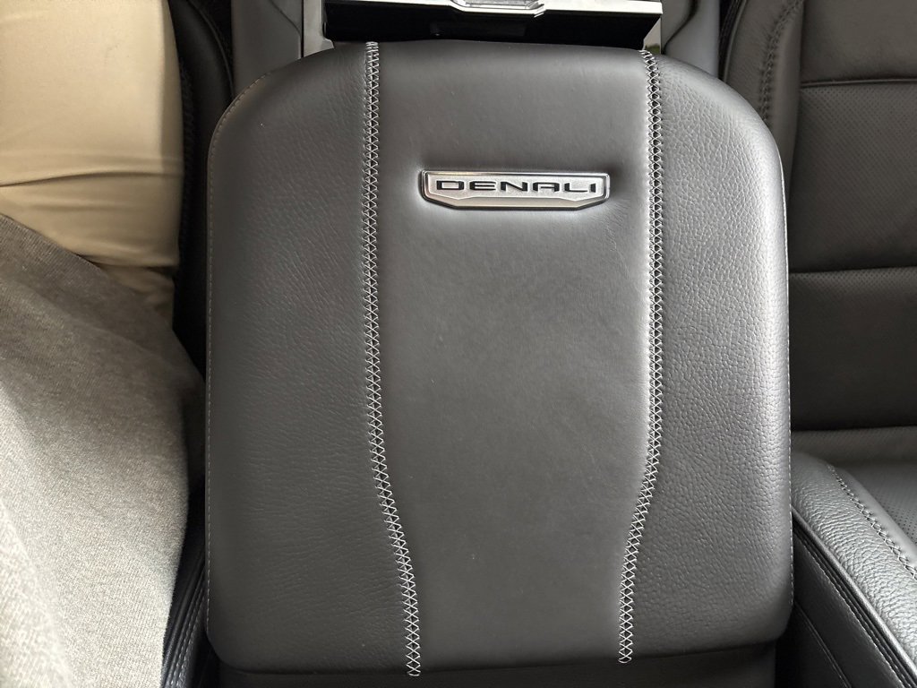 Used 2025 GMC Yukon Denali image 27