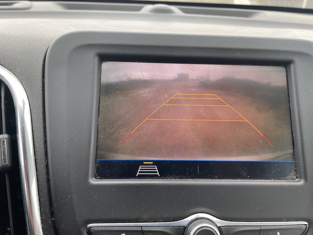 Used 2021 Chevrolet Equinox LS image 18