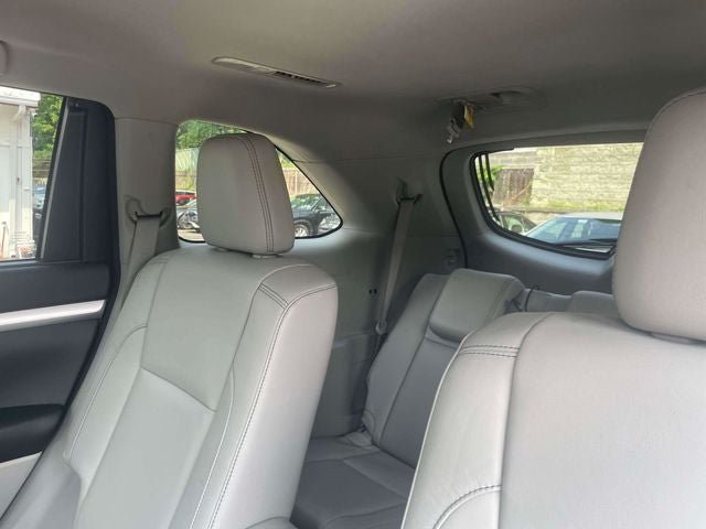 Used 2017 Toyota Highlander XLE AWD/4WD image 15