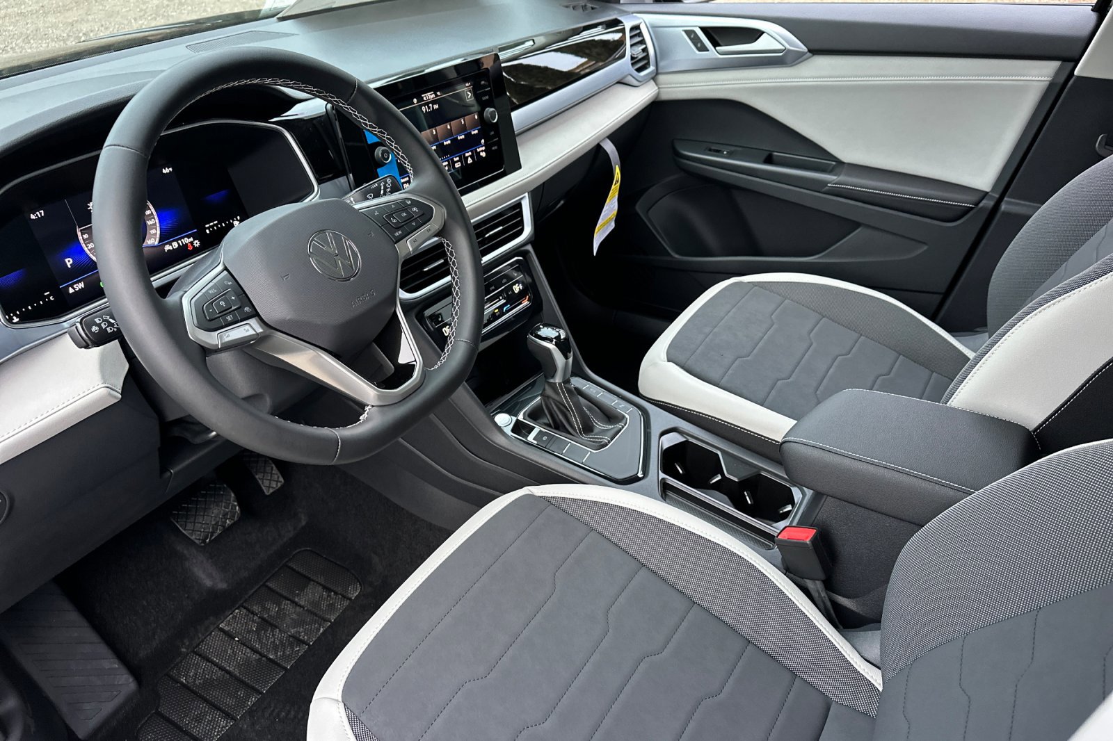 New 2026 Volkswagen Taos SE image 10