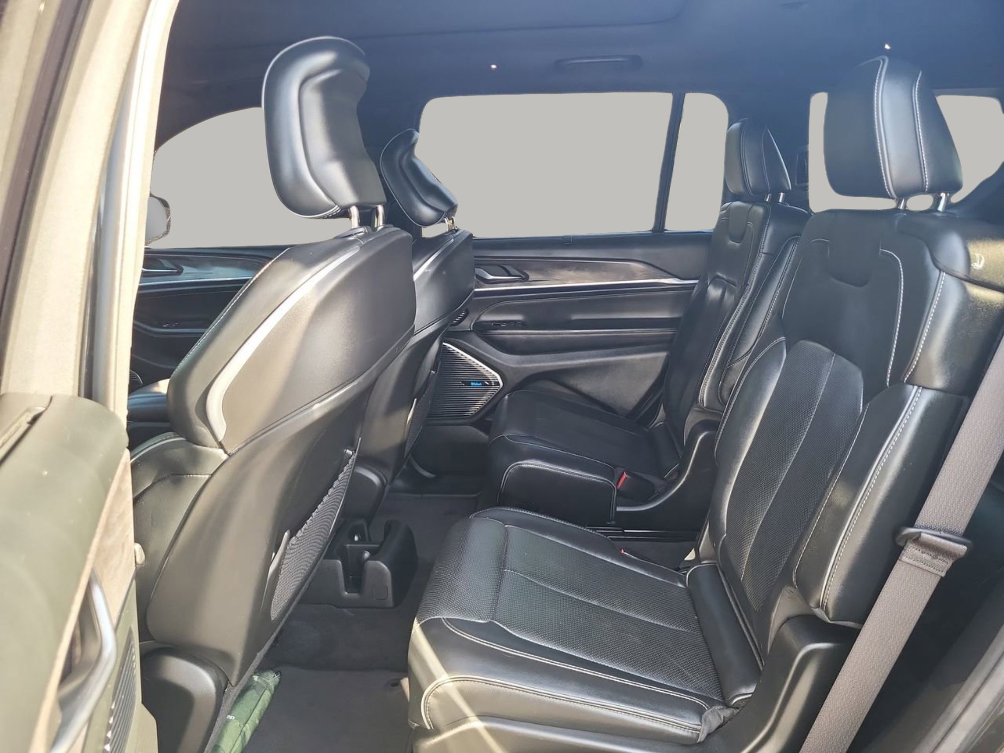 Used 2022 Jeep Grand Cherokee L Overland w/ Luxury Tech Group IV image 16