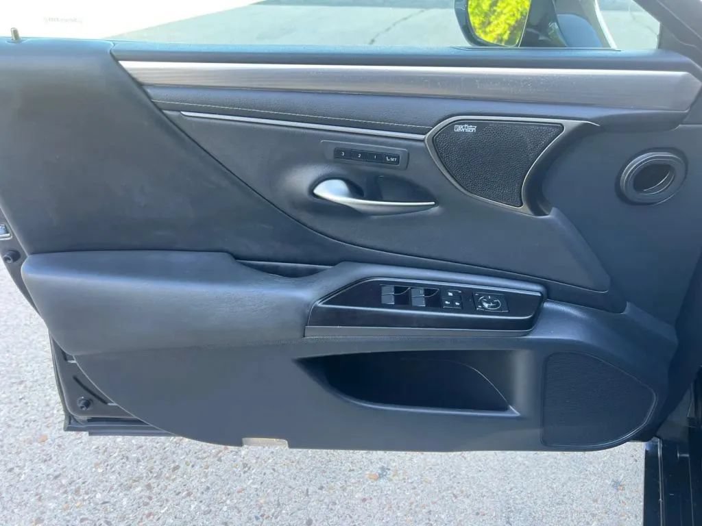 Used 2019 Lexus ES 350 F Sport w/ Accessory Package 2 FWD image 26