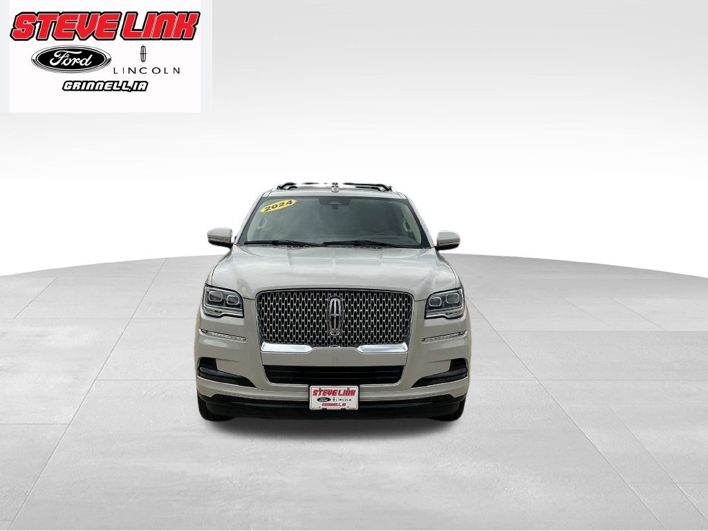 Used 2024 Lincoln Navigator L Reserve AWD/4WD image 2