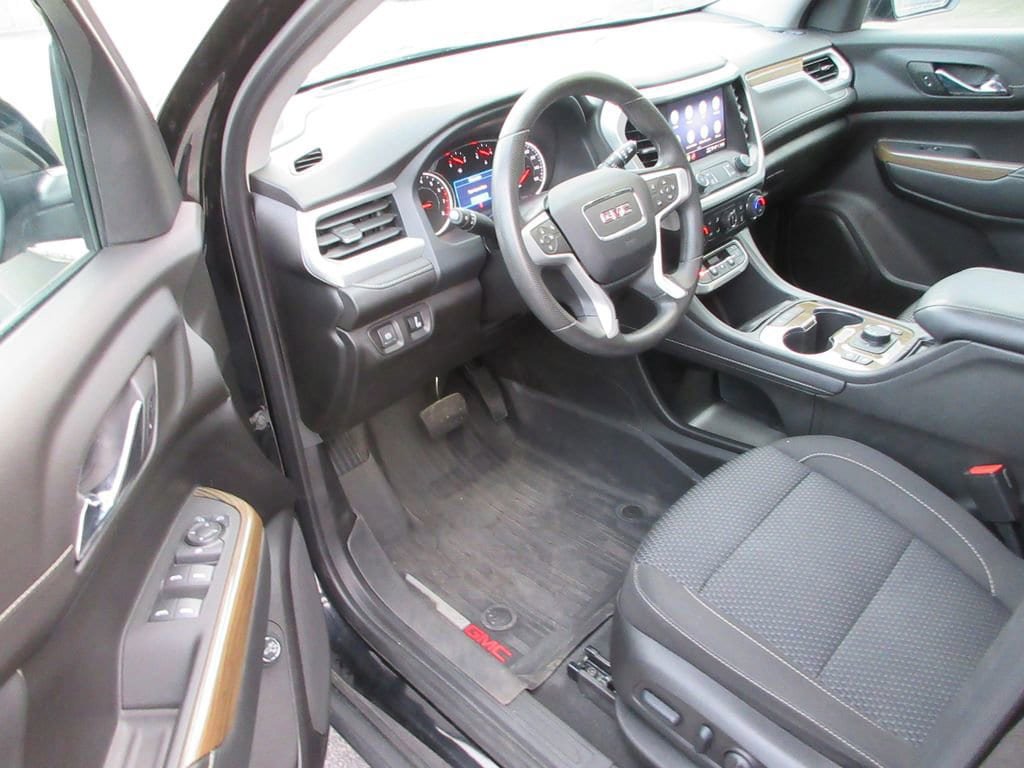 Used 2023 GMC Acadia SLE w/ Driver Convenience Package image 12