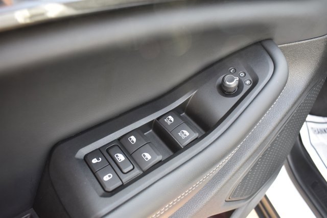 Used 2023 Jeep Grand Cherokee Laredo AWD/4WD image 14