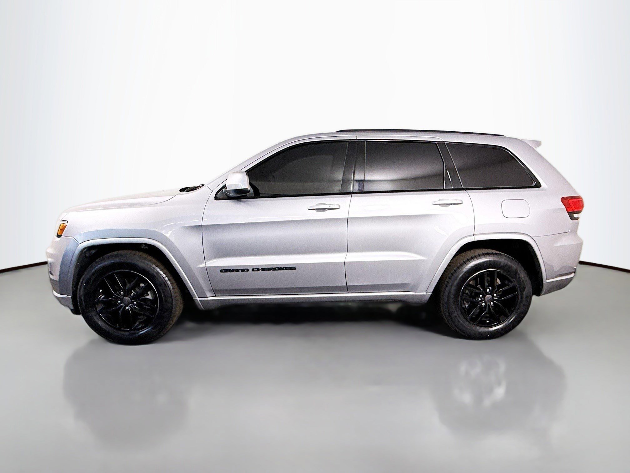 Used 2019 Jeep Grand Cherokee Altitude image 6