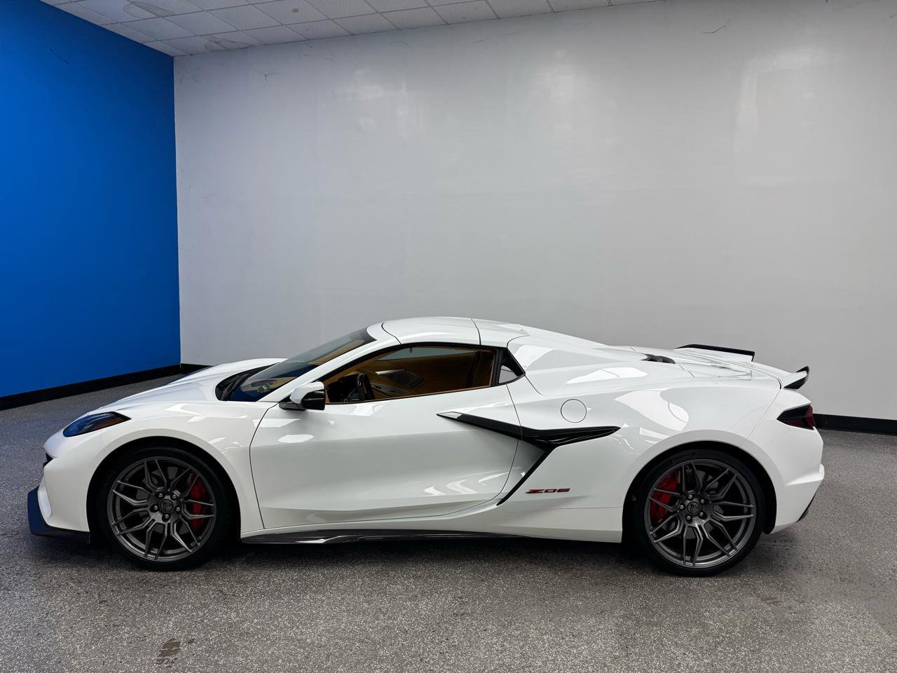 Used 2023 Chevrolet Corvette Z06 w/ Chrome Exterior Badge Package RWD image 7